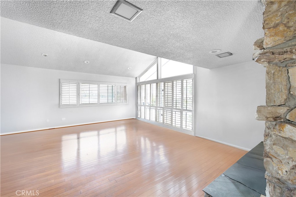 3859 Hollyview Terrace