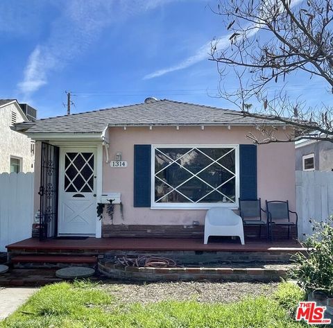 Photo of 1314 W Verdugo Avenue, Burbank, CA 91506 (MLS # 26636237)
