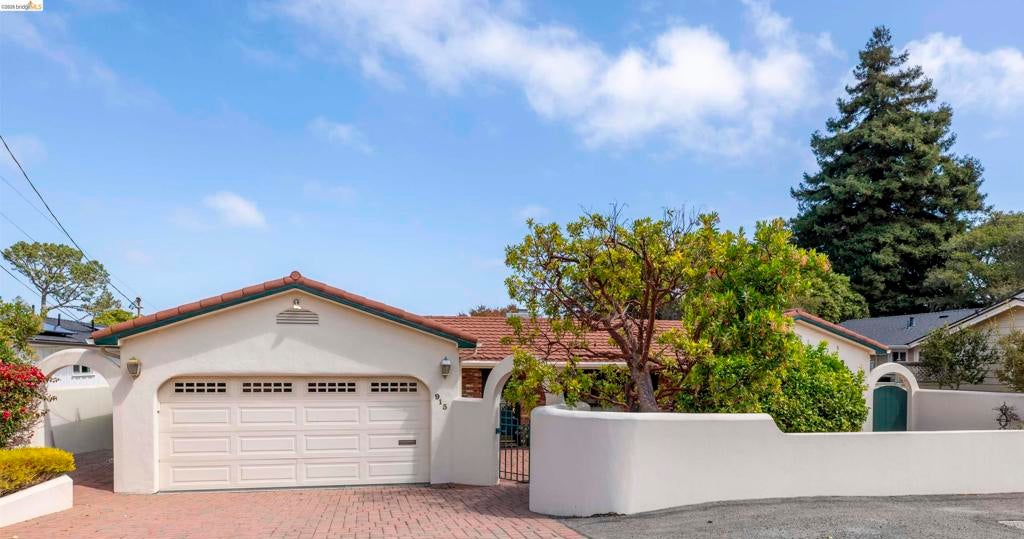 913 Monterey Cir