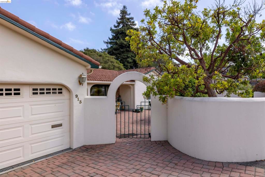 913 Monterey Cir
