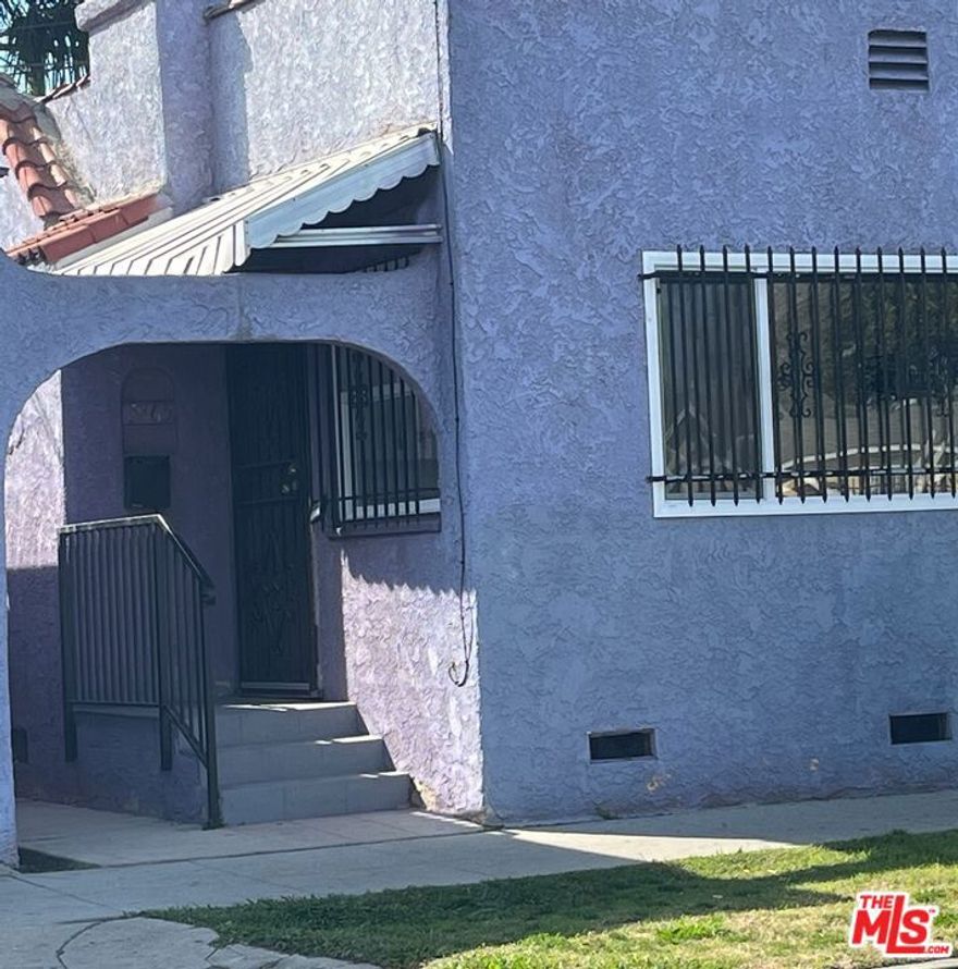 Welcome home to this quaint and newly renovated 2-bedroom, 1-bathroom detached duplex near Slauson & Denker in the heart of Chesterfield Square. This cozy unit has been thoughtfully updated with modern finishes and includes in-unit washer and dryer hookups for your convenience. Enjoy a bright, comfortable living space, perfect for those seeking a private, low-maintenance home in a central, walkable neighborhood. Located near public transportation and just steps from local shops, grocery stores, and dining. Detached and private. Recently renovated. Washer & dryer hookups inside. Near transit, shops, and restaurants. Available now a perfect fit for someone looking for a clean, updated, and conveniently located place to call home.