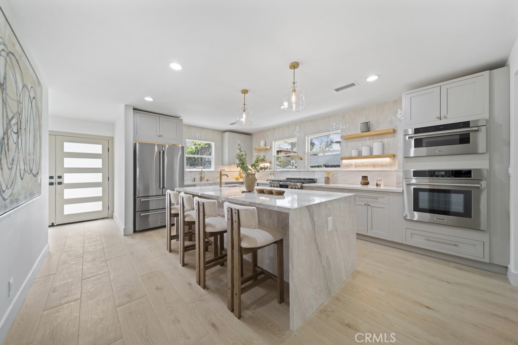 1676 W 24th