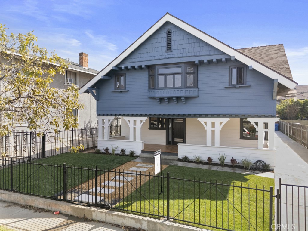 1676 W 24th