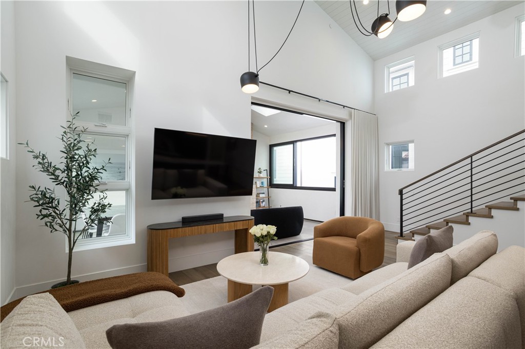 414 1/2 Orchid Avenue