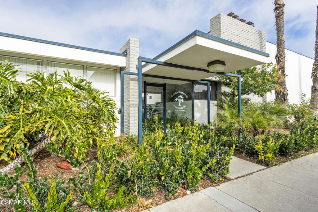 Photo of 1337 Edgewood Way #37, Oxnard, CA 93030 (MLS # 225005313)
