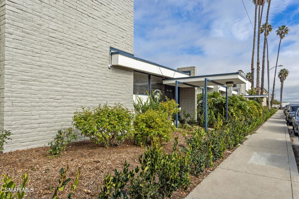 Photo of 1337 Edgewood Way #37, Oxnard, CA 93030 (MLS # 225005313)