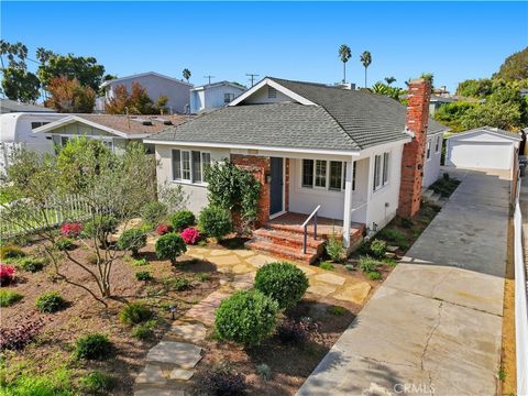 Photo of 815 South Juanita Ave AVE, Redondo Beach, CA 90277 (MLS # SB26117582)