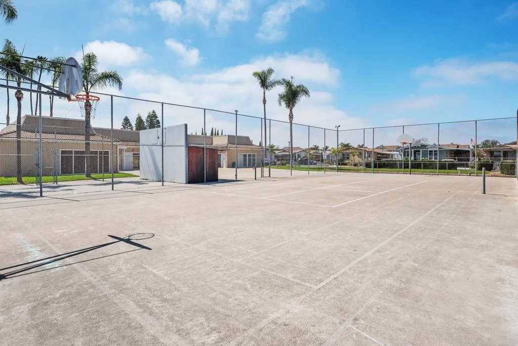 Oceanside, California 92057, United States, 4 Bedrooms Bedrooms, ,2 BathroomsBathrooms,Residential,Active,233369