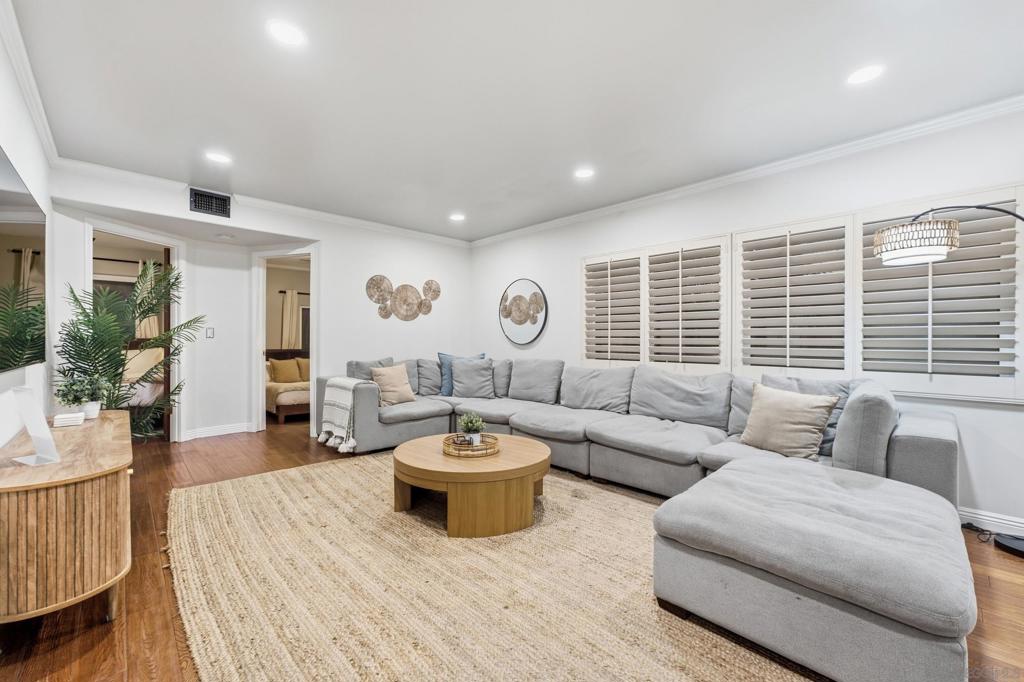 4071 4073 Riviera Dr