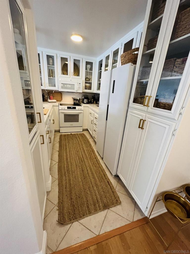 2037 Burton St 43