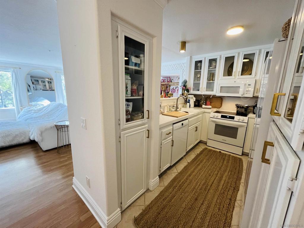 2037 Burton St 43