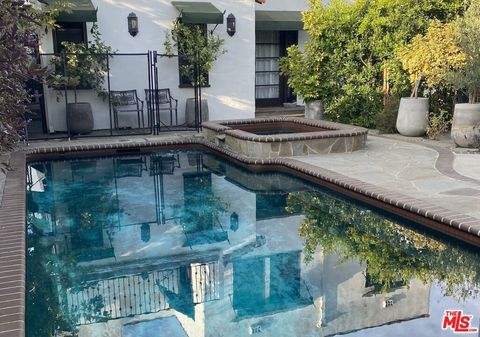 Photo of 8133 W 4th Street, Los Angeles, CA 90048 (MLS # 25584123) Photo of 8133 W 4th Street, Los Angeles, CA 90048 (MLS # 25584123)