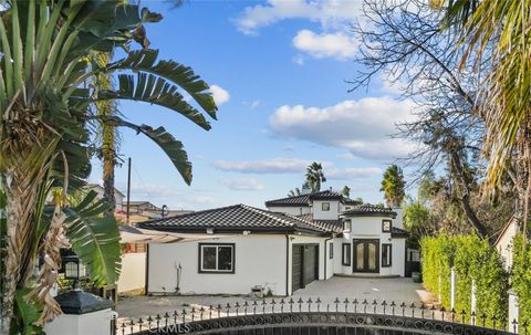 5157 Avenida Oriente Tarzana CA 91356