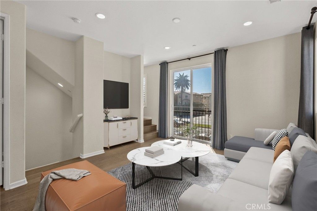 Photo of 14729 Sherman Way, Van Nuys, CA 91405 (MLS # SR25224893)