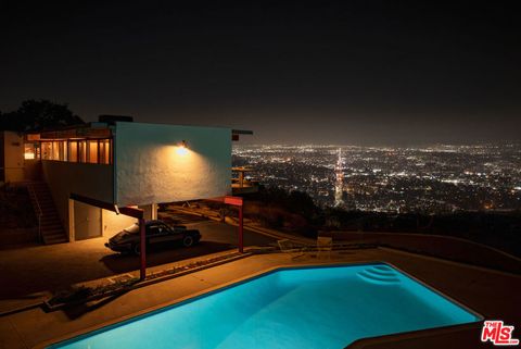Photo of 7820 Mulholland Drive, Los Angeles, CA 90046 (MLS # 26658375)