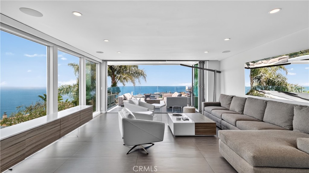 855 Santa Ana Street