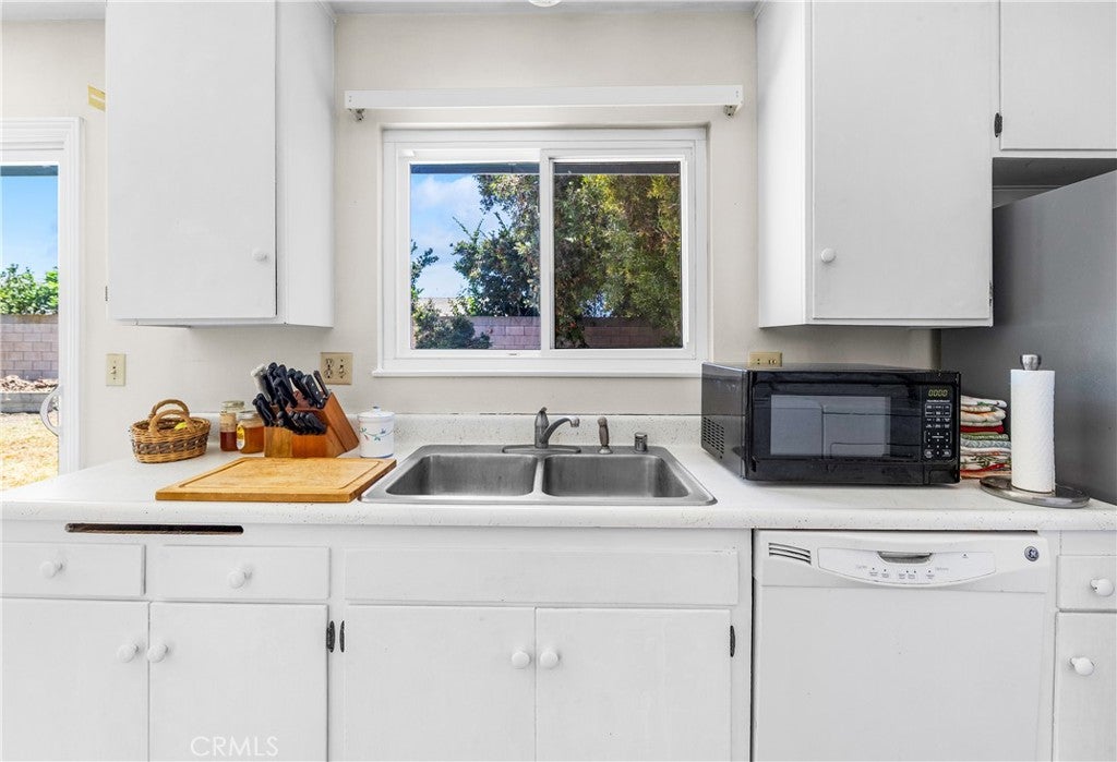 5652 Harold Pl, Huntington Beach CA 92647 - Photo 13