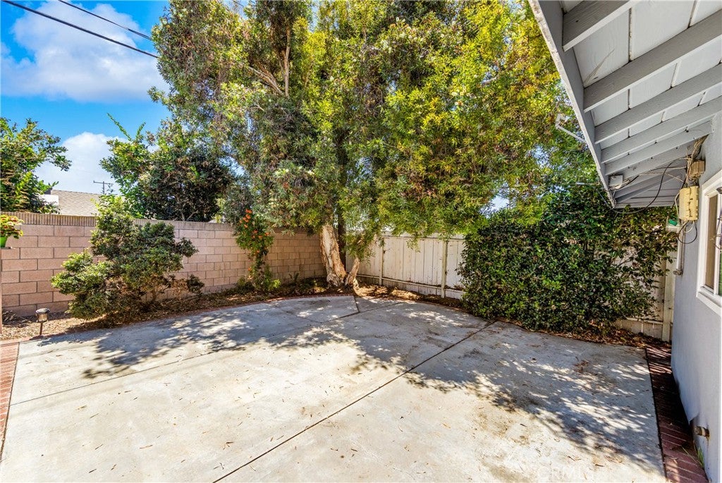 5652 Harold Pl, Huntington Beach CA 92647 - Photo 38