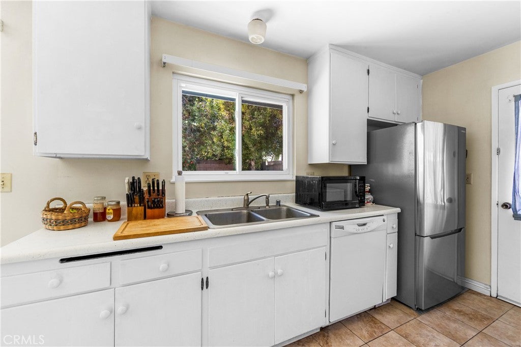 5652 Harold Pl, Huntington Beach CA 92647 - Photo 14