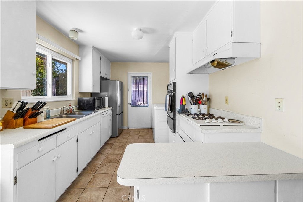 5652 Harold Pl, Huntington Beach CA 92647 - Photo 12