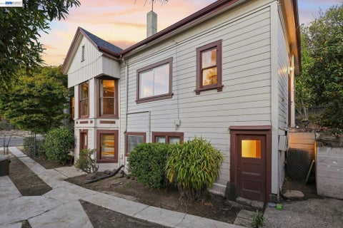 Photo of 2525 E 29TH ST ST, Oakland, CA 94602 (MLS # 41149196)