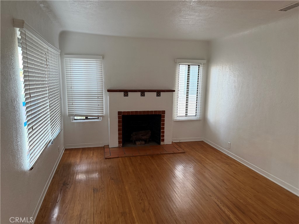 1654 N Marine