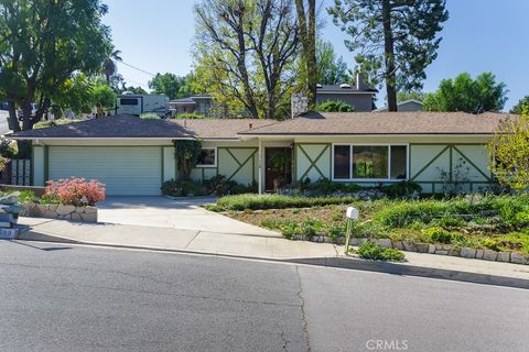 Photo of 9780 Sombra Terrace, Shadow Hills, CA 91040 (MLS # SR26109585)