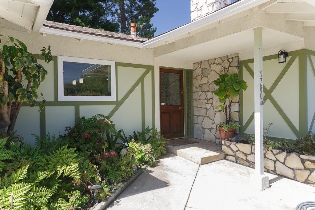 9780 Sombra Terrace