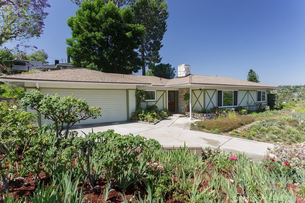 9780 Sombra Terrace
