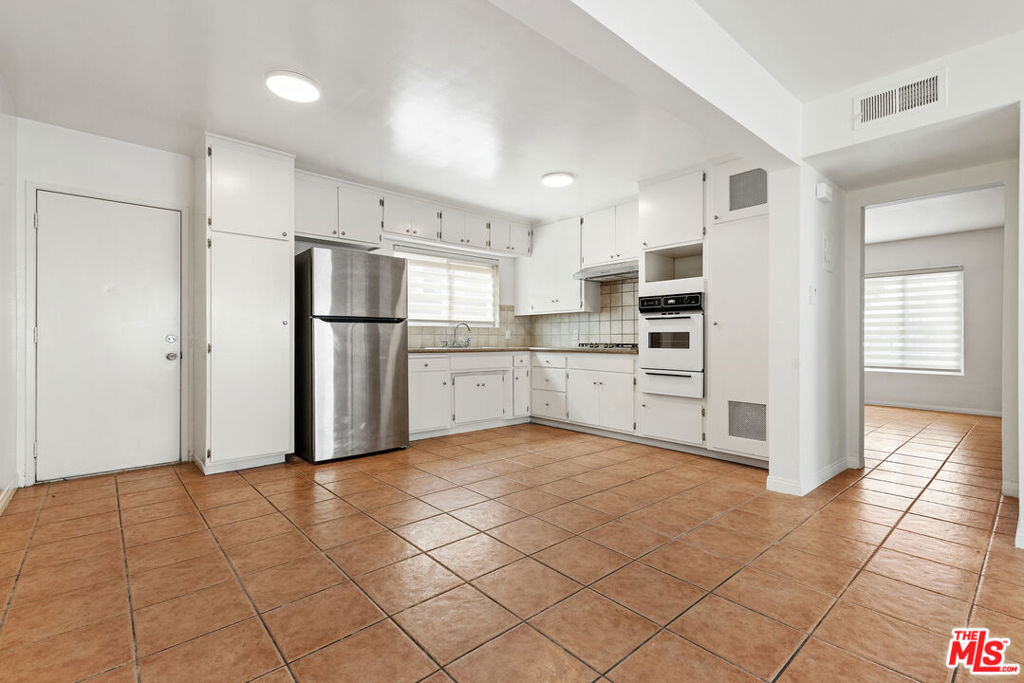 Well maintained two-story 3 bedroom/1 bathroom unit. The unit is spacious with living room, dining area, kitchen and a powder room on the ground floor and all 3 bedrooms and 2 bathrooms are on the second floor. Only street parking is available.