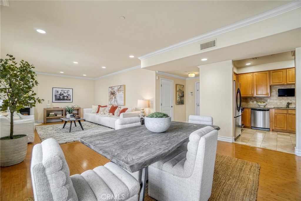 Photo of 11923 Darlington Avenue #302, Los Angeles, CA 90049 (MLS # SR25167346)