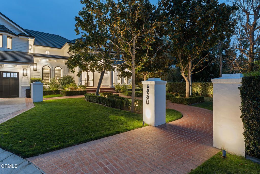 Photo of 550 Unique Lane, Simi Valley, CA 93065 (MLS # V1-34600)