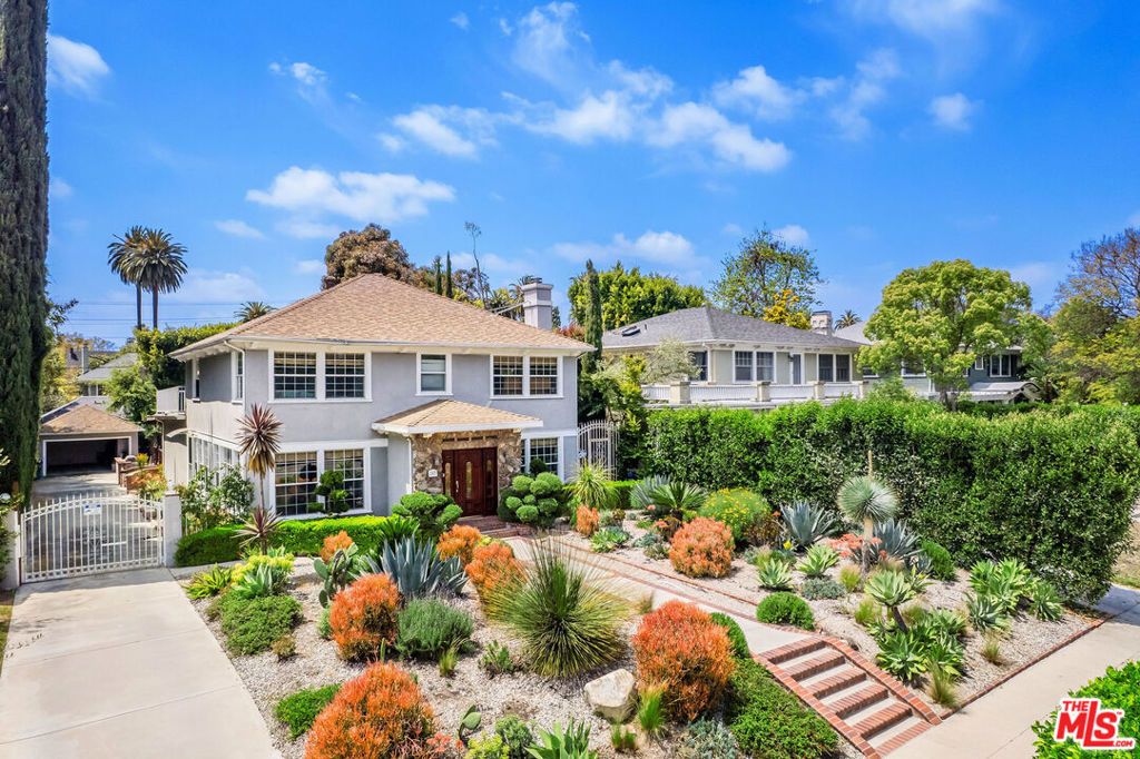 Photo of 257 S Van Ness Avenue, Los Angeles, CA 90004 (MLS # 26675995)