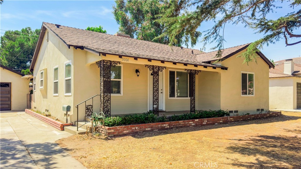 Welcome to 3004 Serrano Rd – A Stylishly Renovated Gem in the Heart of Shandin Hills! Located on a spacious 10,000+ sq. ft. lot in the highly sought-after Shandin Hills neighborhood, this beautifully upgraded 2-bedroom home offers the perfect blend of timeless charm and modern updates. Step into a sunlit open floor plan featuring refinished original hardwood floors, recessed lighting, and a cozy decorative gas fireplace with a custom surround. The fully remodeled kitchen boasts quartz countertops, brand-new cabinetry, stainless-steel appliances, and brushed nickel finishes—designed with both elegance and practicality in mind. A versatile bonus room offers potential for a third bedroom, home office, or family room, while the updated bathrooms showcase subway tile enclosures and stylish finishes. Major system upgrades include brand-new roof, upgraded PEX plumbing, all-new HVAC ducting, fresh interior & exterior paint, new doors, fixtures, and custom craftsman trim throughout. Outside, enjoy mountain views and a huge backyard perfect for entertaining, gardening, or even future expansion. The detached 2-car garage includes additional square footage, ideal for a home gym, workshop, or potential ADU conversion.
Conveniently located just minutes from Cal State San Bernardino, Shandin Hills Golf Course, Renaissance Marketplace, and easy freeway access (210/215).
This is more than just a home—it’s a move-in ready lifestyle upgrade.