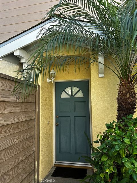 Photo of 9826 CALIFORNIA Avenue, South Gate, CA 90280 (MLS # SR25221496)