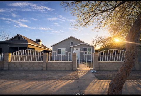 Photo of 923 Sumner Street, Bakersfield, CA 93305 (MLS # SR26024807)