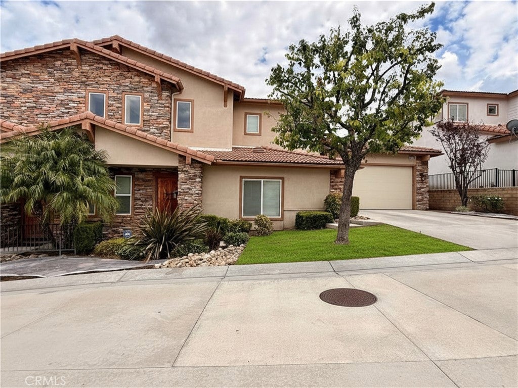 585 Via Pueblo