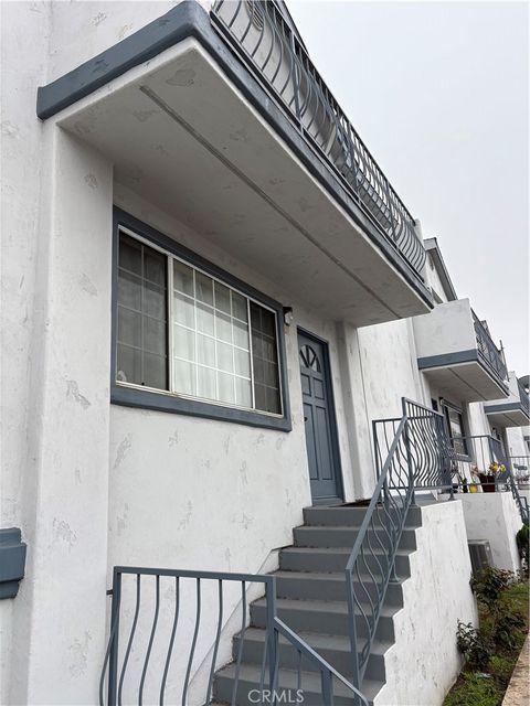 Photo of 1364 W 139th St #B, Gardena, CA 90247 (MLS # IN25252988)