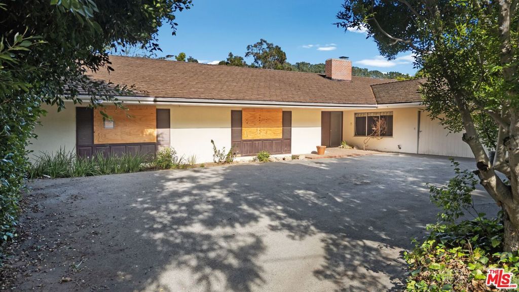 Photo of 12637 Homewood Way, Los Angeles, CA 90049 (MLS # 26642611)