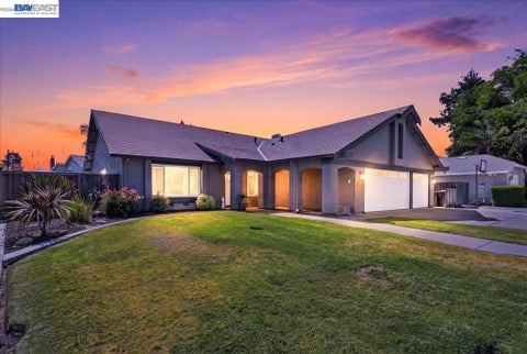 Photo of 510 Forest Hills Dr DR, Tracy, CA 95376 (MLS # 41143003)