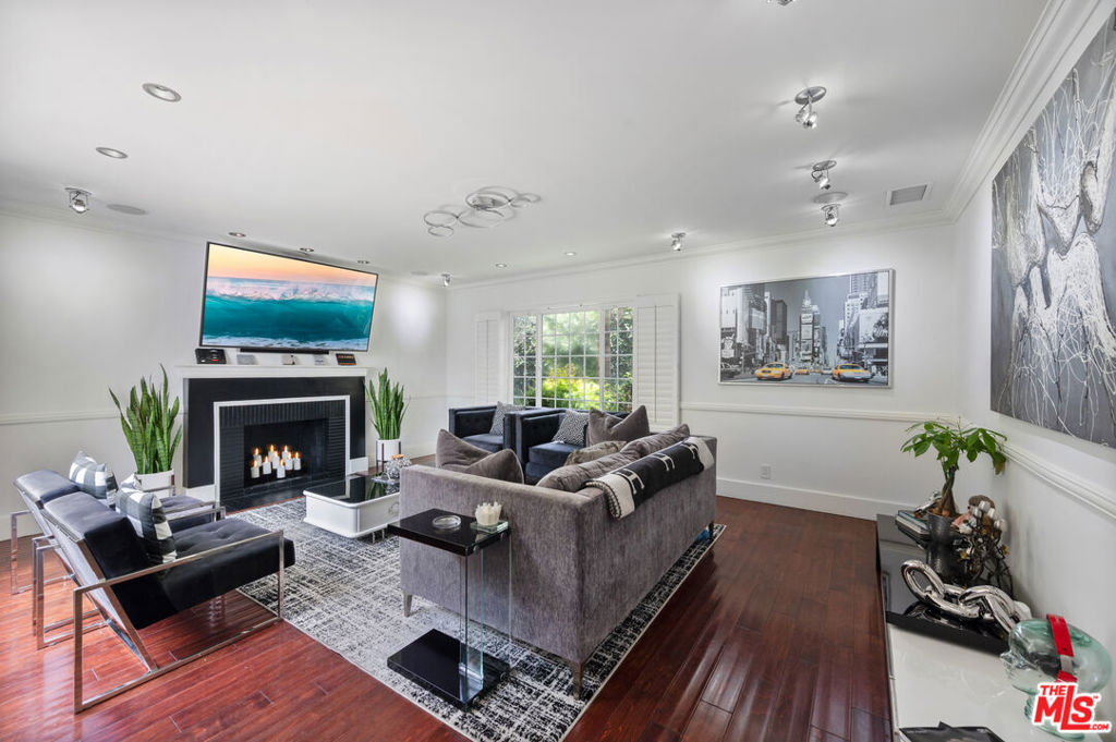 803 S Sycamore Avenue