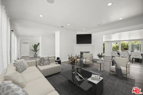 Photo of 23046 Leonora Drive, Woodland Hills, CA 91367 (MLS # 25568599)