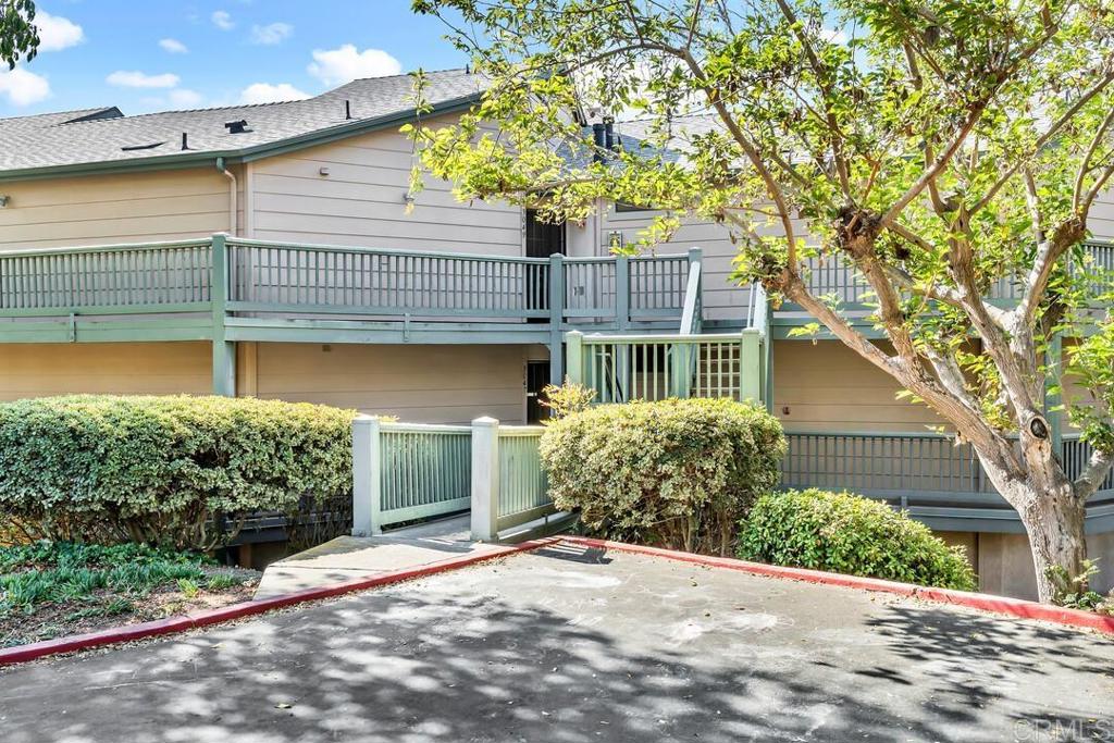 3049 Golden Oak Way