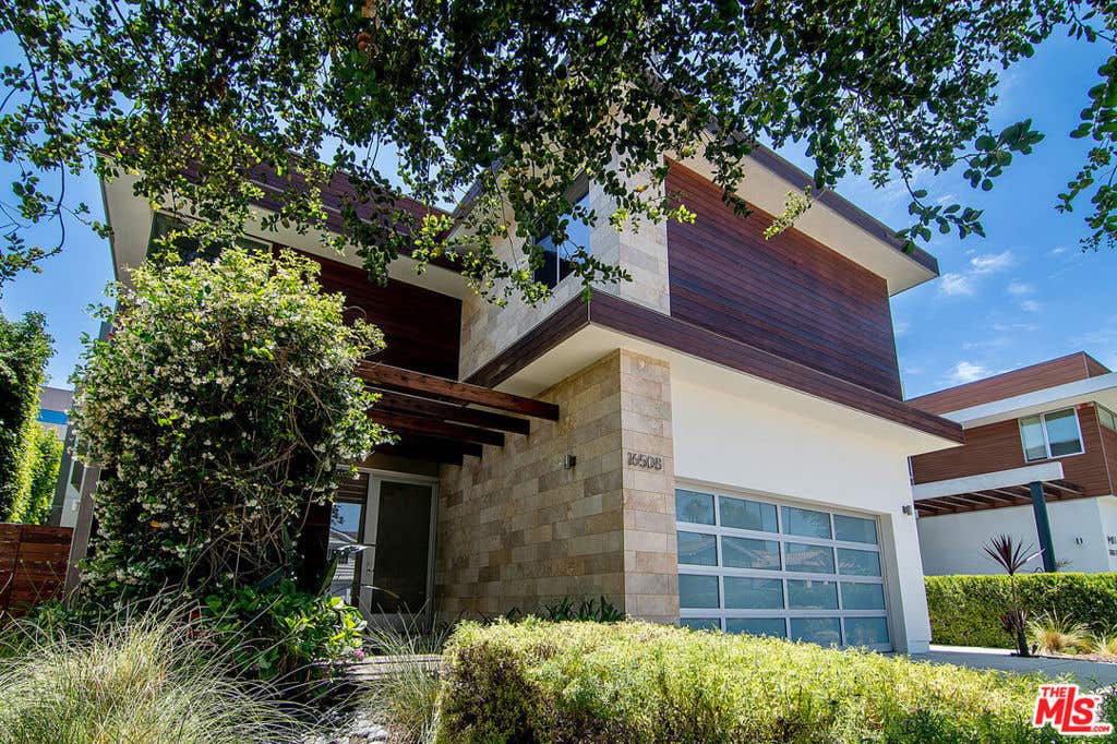 Photo of 16508 Moorpark Street, Encino, CA 91436 (MLS # 26838131)