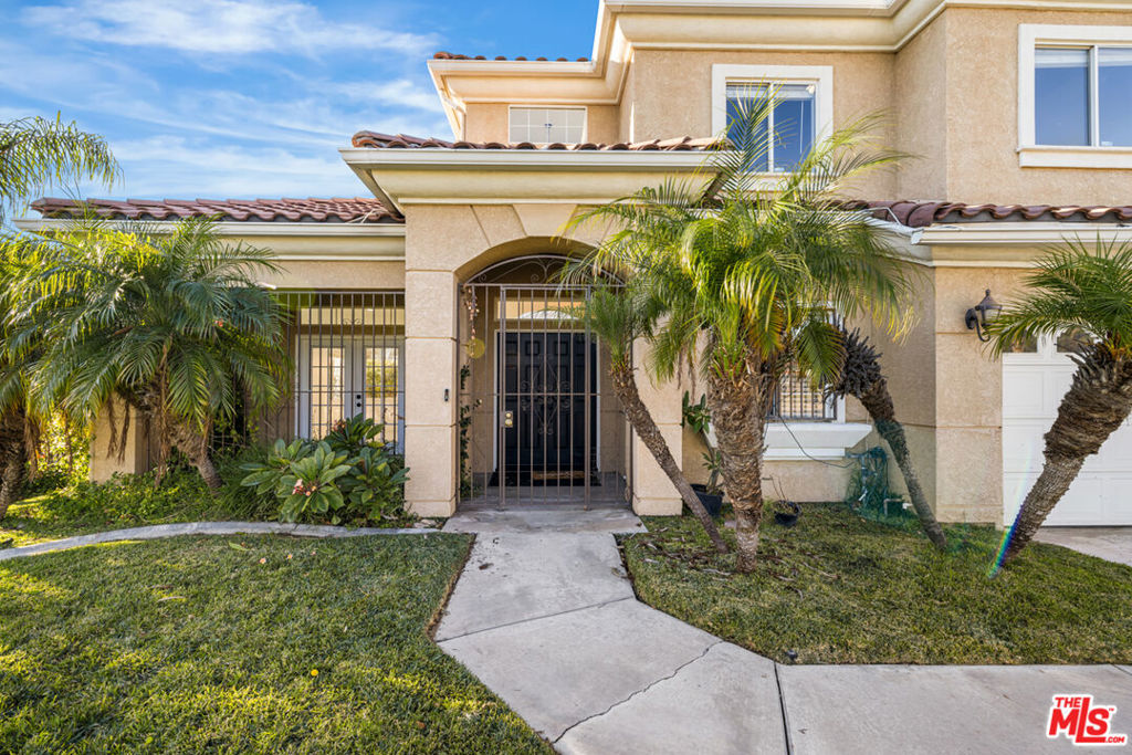 6758 Ridgeline Avenue