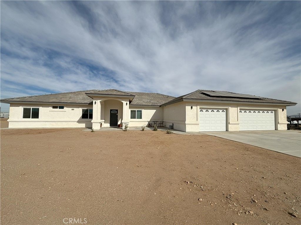 Photo of 13970 13970 Bonanza Road, Victorville, CA 92392 (MLS # HD25231236)
