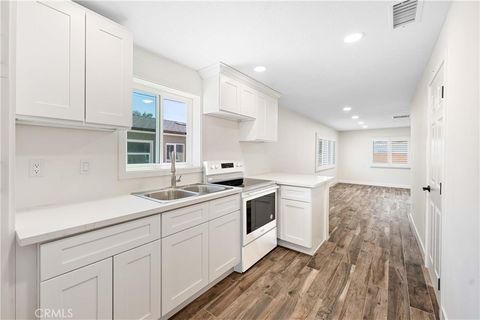 Photo of 6290 California Avenue #C, Long Beach, CA 90805 (MLS # OC26069970)