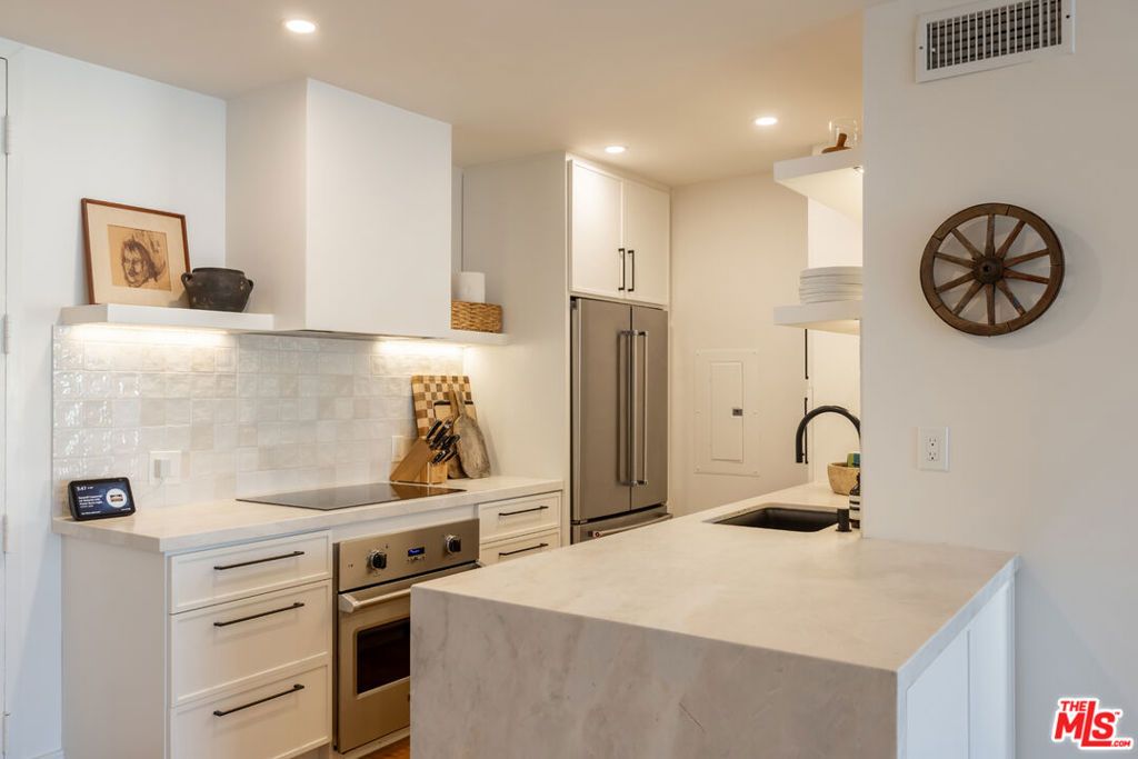 Photo of 1351 N Crescent Heights Boulevard #316, West Hollywood, CA 90046 (MLS # 25600111)