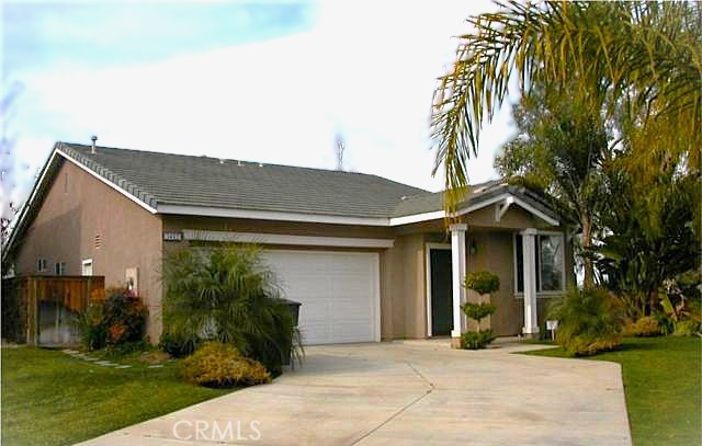 Located in the gated community of Ashwood Chase Ranch, three-bedroom, two-bathroom single-story home offers comfort, convenience, and security. The backyard, with access to the Jameson Park, is perfect for outdoor activities and family outings. Ideally located near prestigious schools, shopping, and restaurants, this home offers the convenience of everyday life and modern living. It also features a spacious driveway and front yard.
