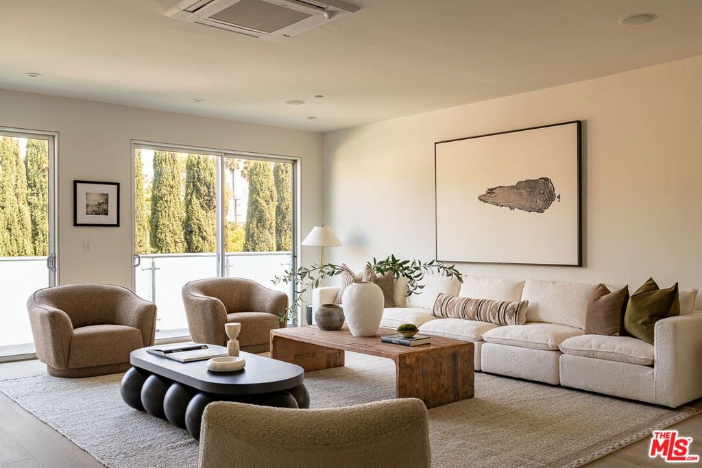 928 N Croft Avenue 303, West Hollywood CA 90069